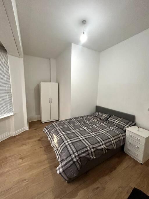 Leicester Spacious Flat With Free Parking Екстер'єр фото