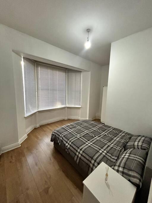 Leicester Spacious Flat With Free Parking Екстер'єр фото