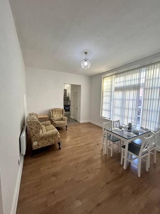 Leicester Spacious Flat With Free Parking Екстер'єр фото